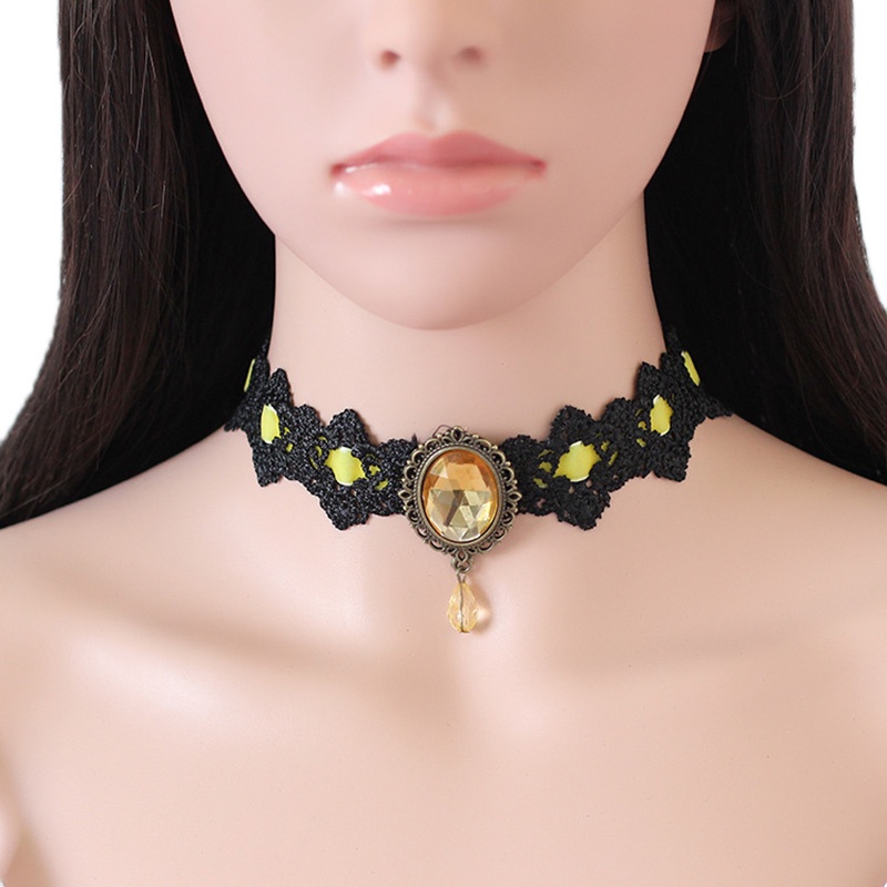 Kalung Choker Bahan Velvet Aksen Renda Warna Hitam Gaya Vintage Gothic