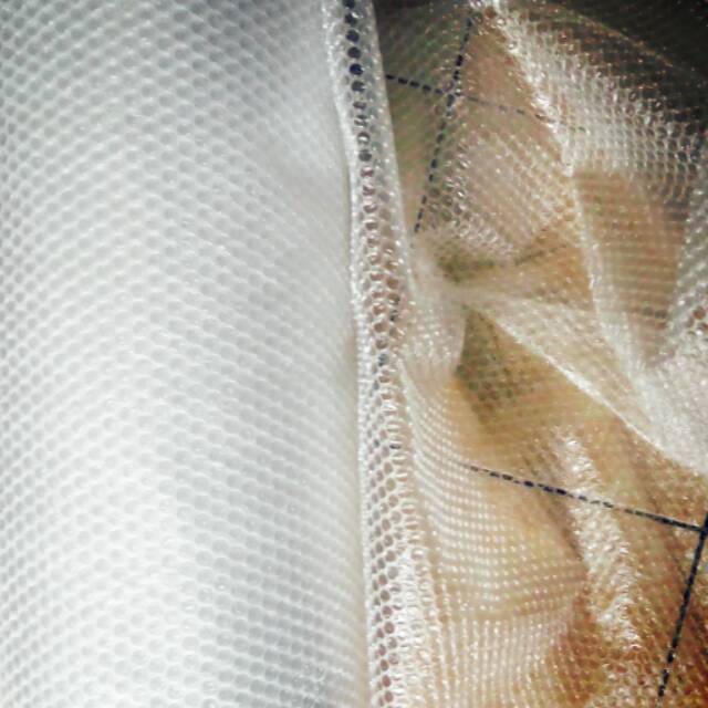 

Bublle wrap ( pelindung tambahan )