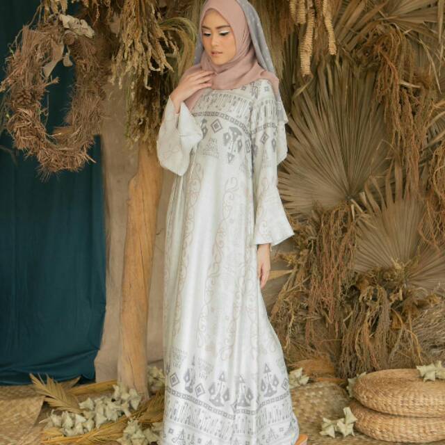 Preloved kambera misty wearing klamby