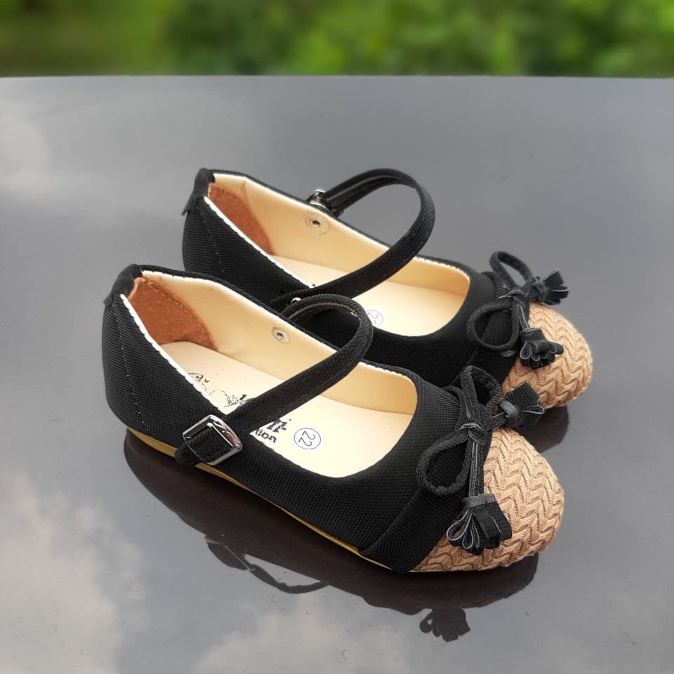 TOKOERS SBA03 22-25 Sepatu Balet, Flatshoes Anak Perempuan Umur 1 2 3 tahun - Motif Pita Rajut