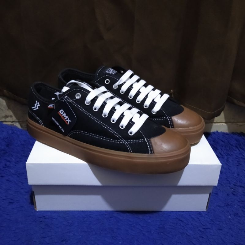 Sepatu Sneakers Original Geoff Max - Timeless Low Gum