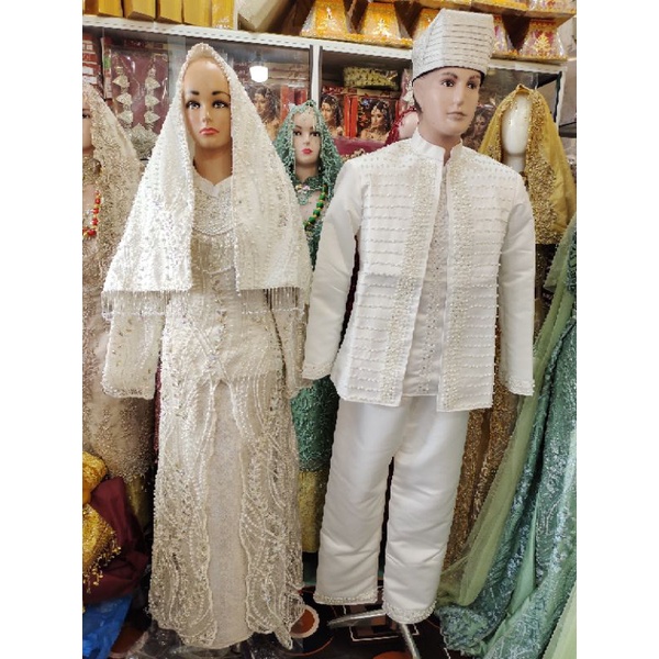 baju penganten koto gadang.