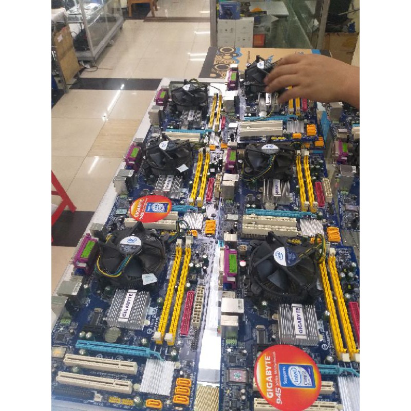 Motherboard 775 Gigabyte 945 untuk Core2 duo dan dual core