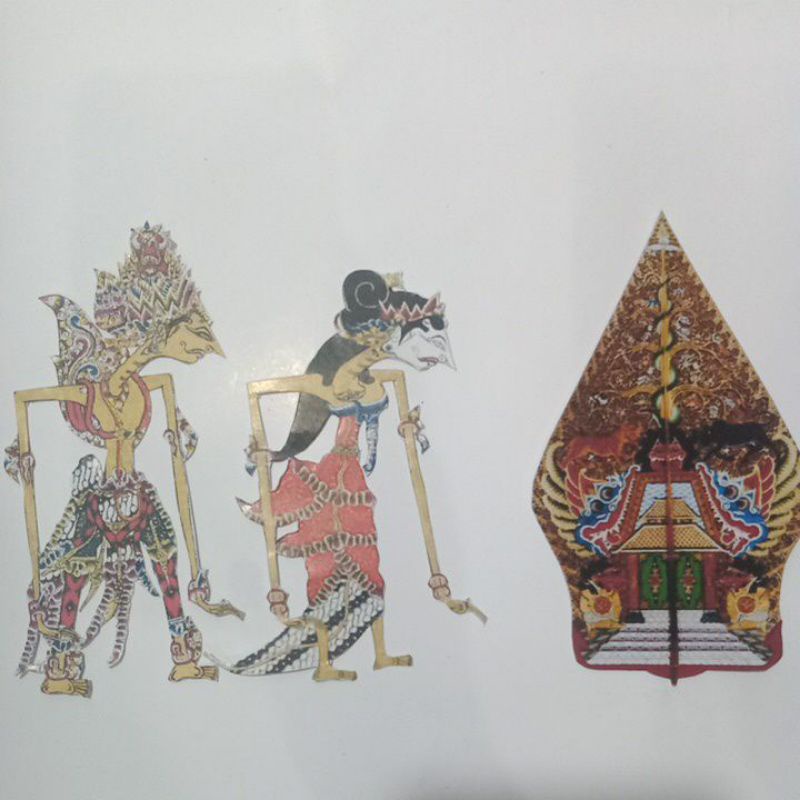 Wayang dan gunungan model 1 berdampingan hadap 1 arah untuk bahan mahar