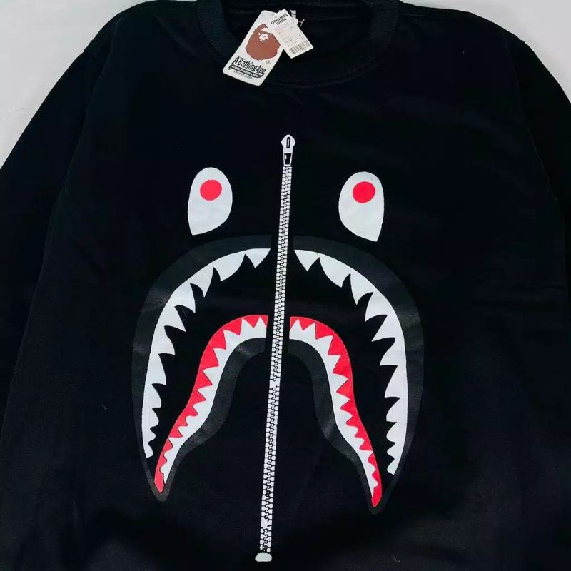 CREWNECK A BATHING APE TSHIRT BAPE / JAKET A BATHING APE TSHIRT