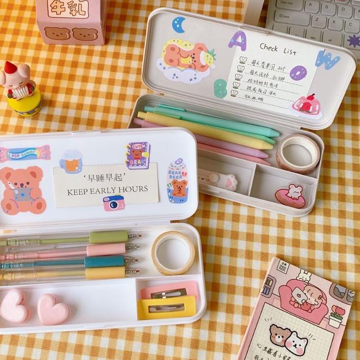 

Kotak Tempat Pensil Aesthetic gaya korea dengan design simple yang elegan dan manis. ..