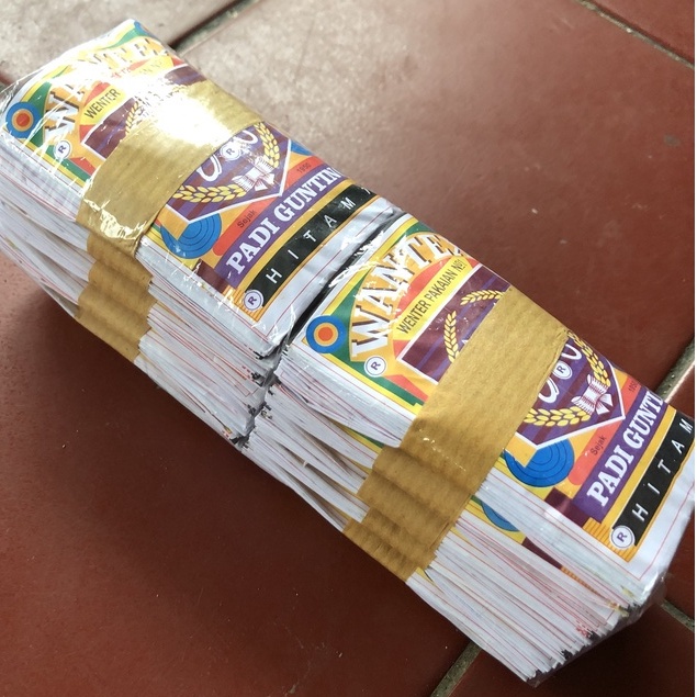 

RB WANTEX Padi Gunting WARNA HITAM Pewarna Pakaian / Kain / Jaring (10 pcs)