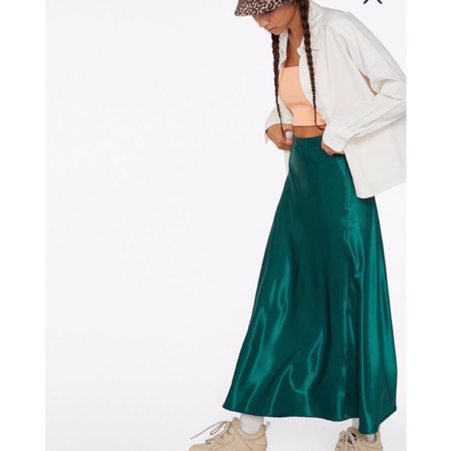 MONKI LONG SATIN SKIRT - EMERALD GREEN