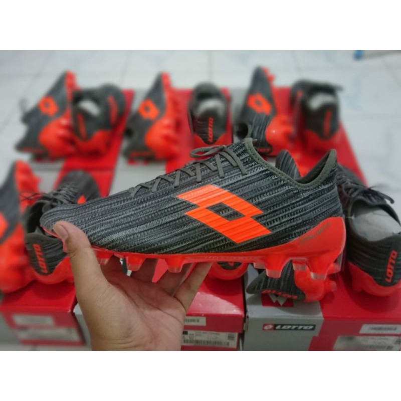 sepatu sepak bola lotto solista 200 III FG
