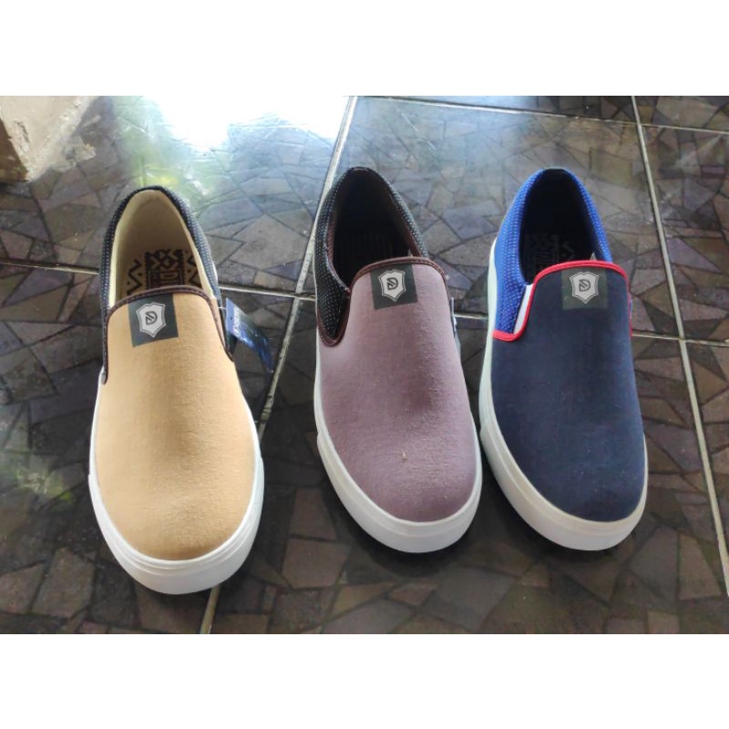 SEPATU SLIP ON DIESEL BOSTON produk asli dari speed , loggo harga obral murah meriah