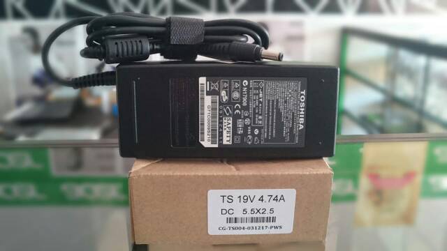 Adaptor original laptop toshiba 19V - 4.74A P745 A665 L840 C60 A135 M600 M840 M505 A60 L305D L510