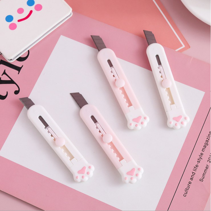 Cutter Size Mini Kecil Aesthetic TikTok Untuk membuka Paket Kaki Cewek Perempuan Alat Tulis