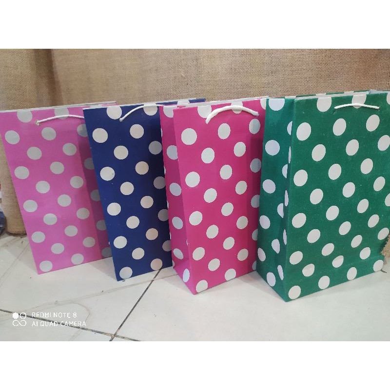 

paper bag buku polkadot isi 12 pcs terlaris dan termurah