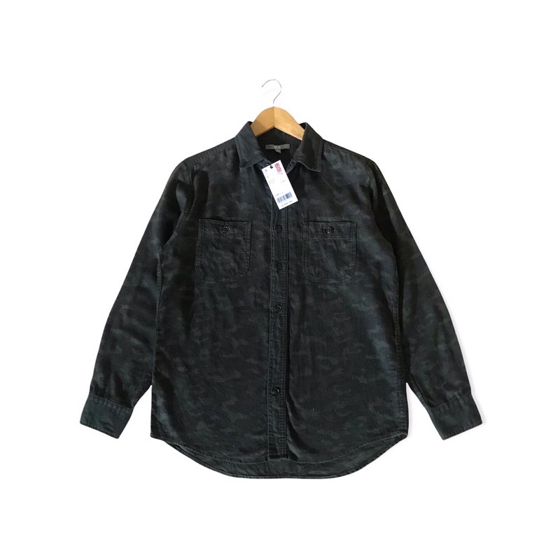 kemeja Uniqlo camo