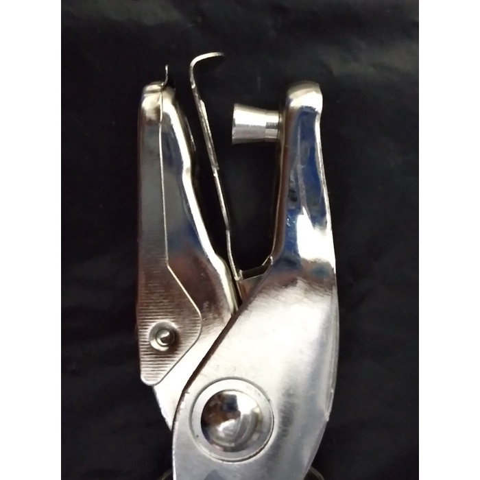 

Pelubang Kertas (Perforator)