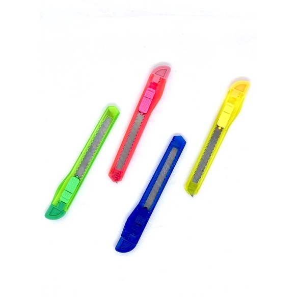 

SANTI-ACC Pisau / Silet / Cutter Warna (Tanggung)