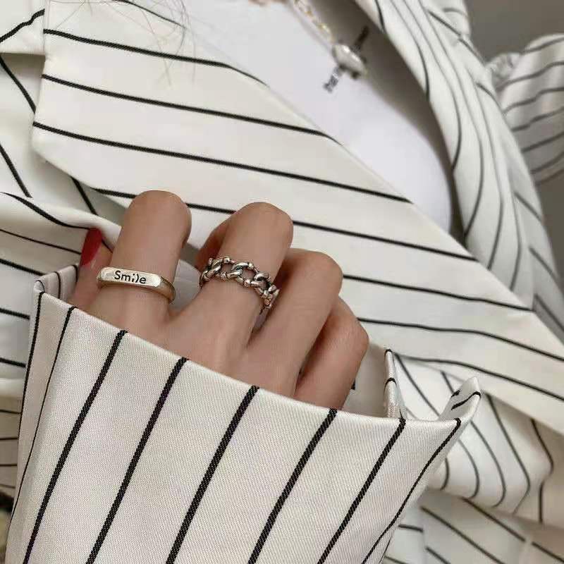 Cincin Model Hollow Motif Tulisan Bahan Alloy Warna Silver Gaya Korea Untuk Wanita