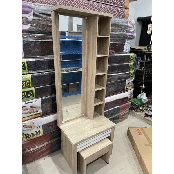 Meja Rias Kaca Panjang