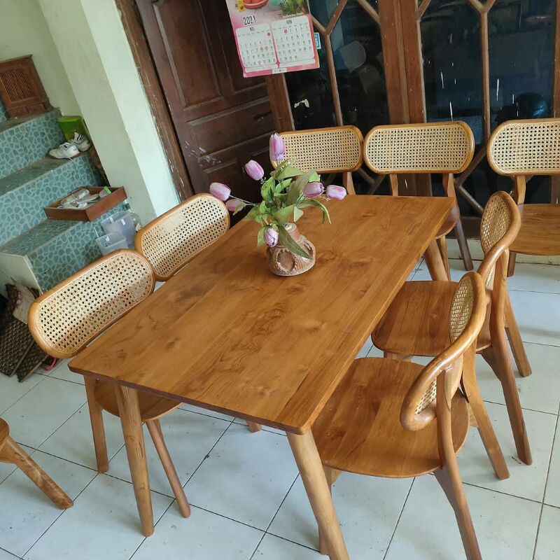 meja makan set 4 kursi