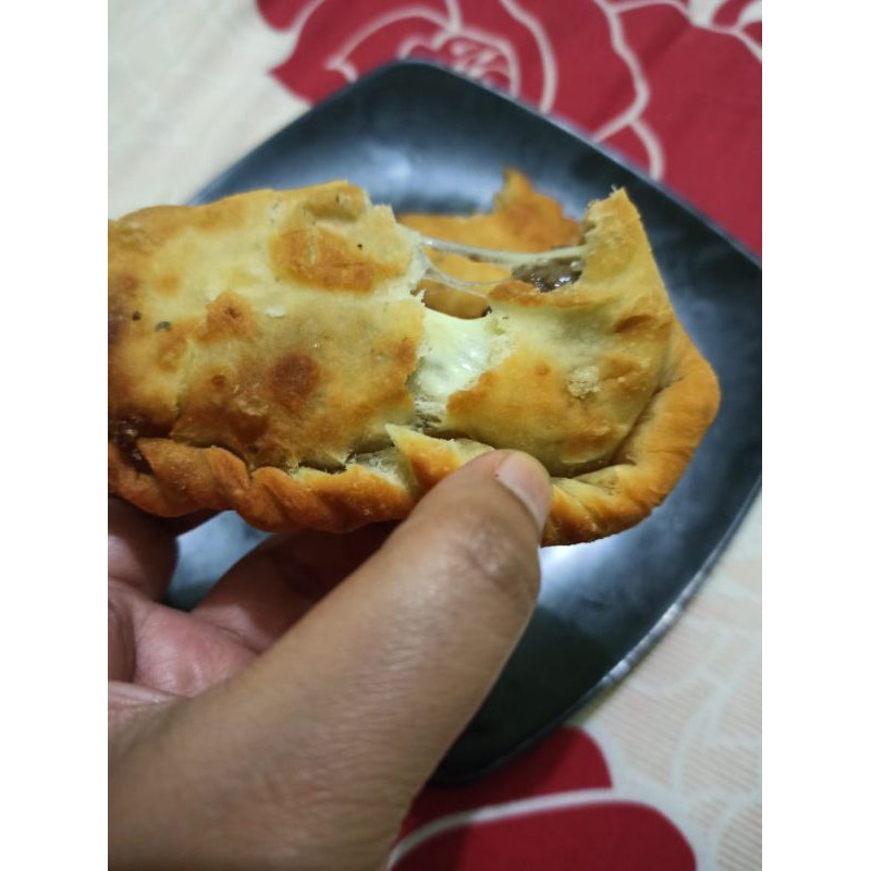 Jual Calzone (pizza goreng) ( Wajib order KARDUS untuk Packing Aman