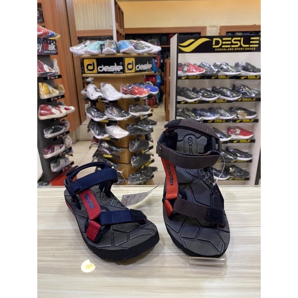 Dans sandal gunung Dayden tanggung