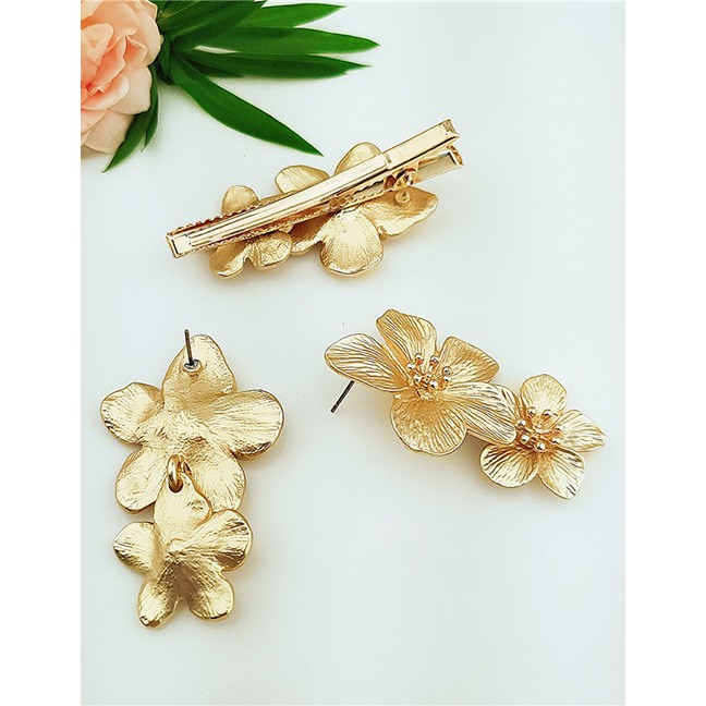 LRC Jep[it Rambut+Anting Fashion White Alloy Flower Hairpin Earring Set F61969