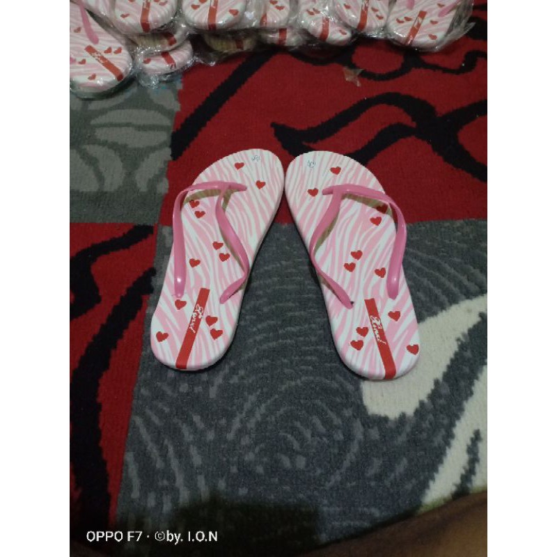 Sandal spon motif HATI