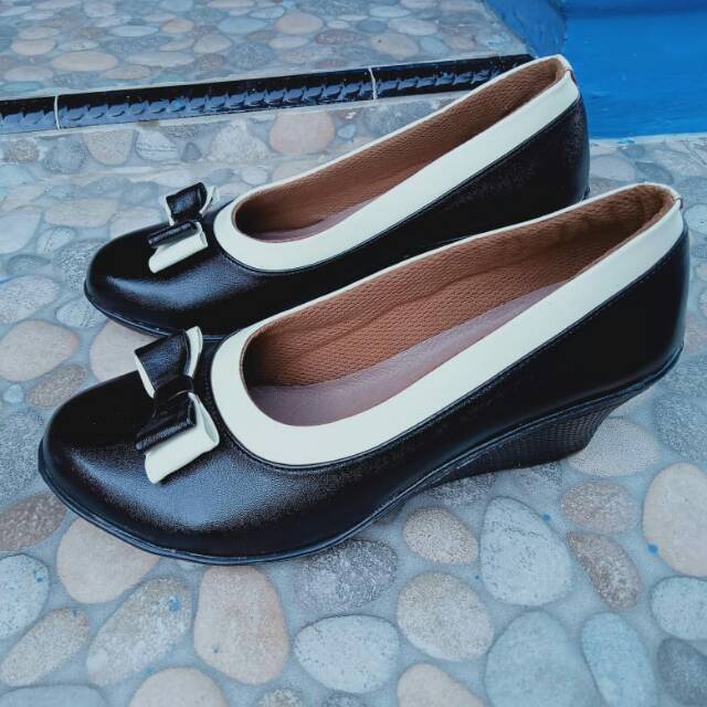 Sepatu wedges wanita kulit asli Magetan