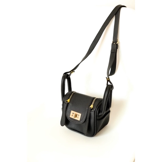 kana sling black