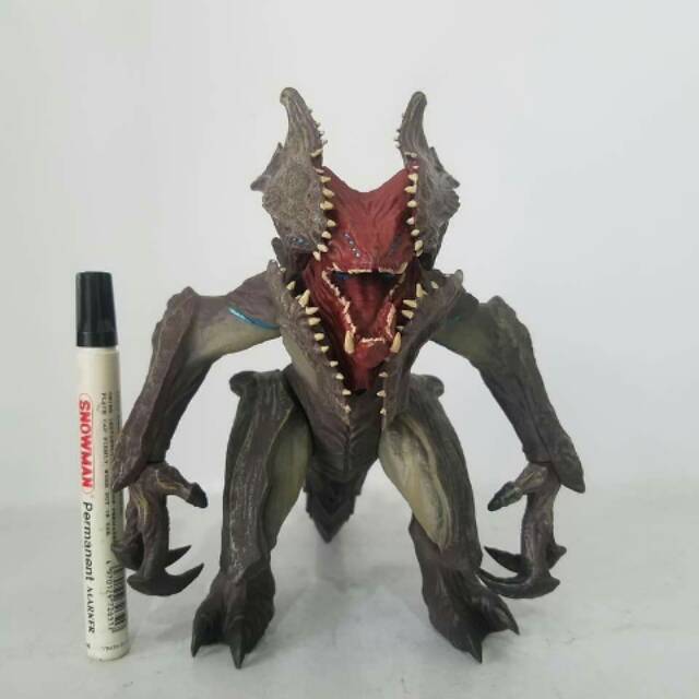 Mainan action figure
Kaiju raijin
Pacific Rim series
Artikulasi
KAIJU RAIJIN