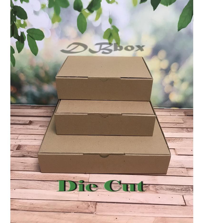 

Harga Murah ( 10 Pcs ) Kardus uk. 15x15x5 cm...Die Cut untuk kotak Aksesoris dll, model box pizza++