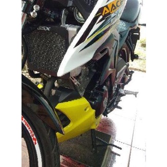 ✺ Tutup radiator GSX 150 R cover radiator GSX 150 R - Hitam ❆