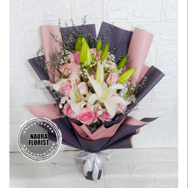 Jual Bucket Wisuda Bucket Ultah Bucket Anniversary Bunga Segar Mawar Pink Soft Dan Lili Shopee