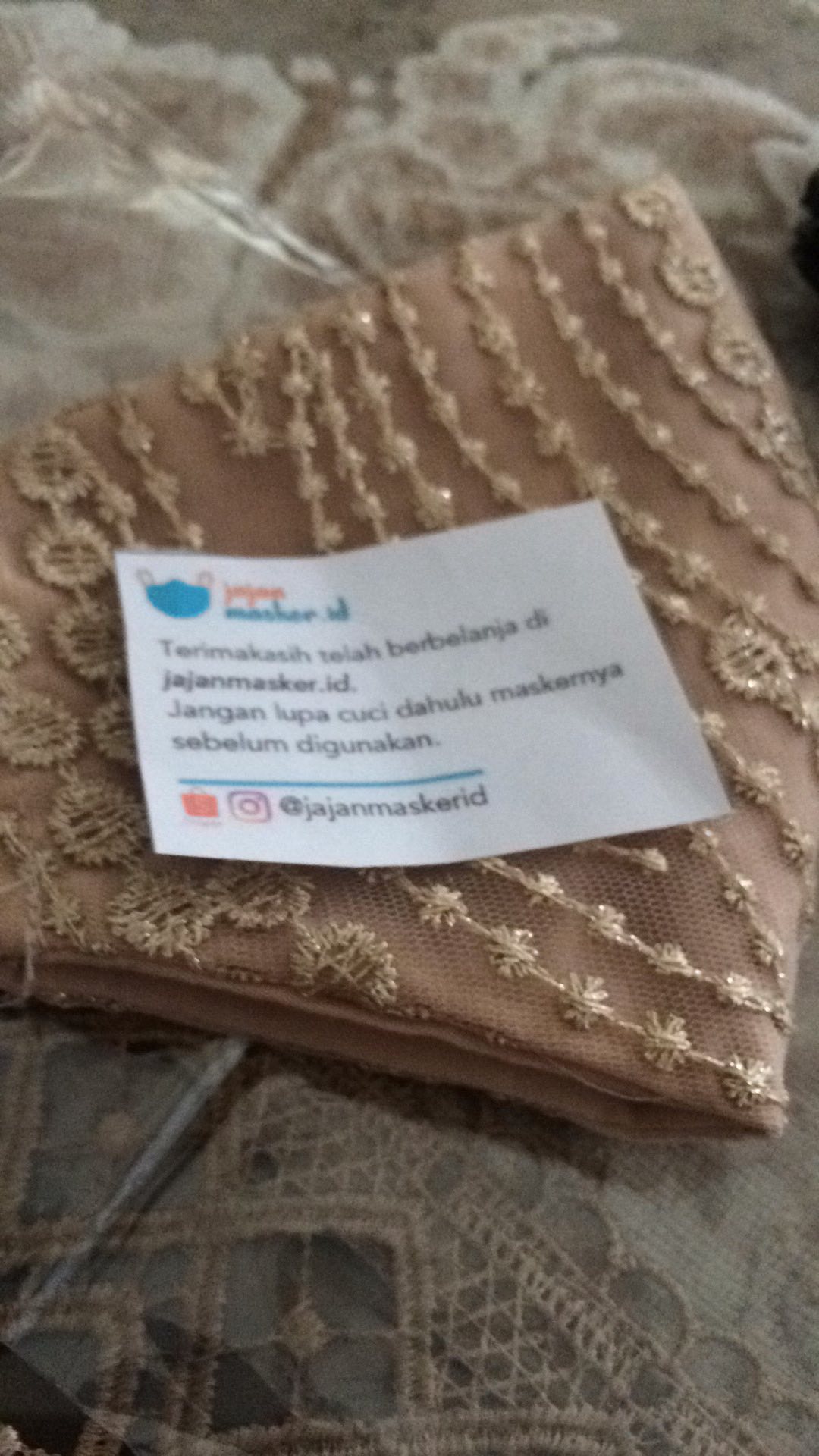 Inspirasi Baru Warna Coklat Mengkilat