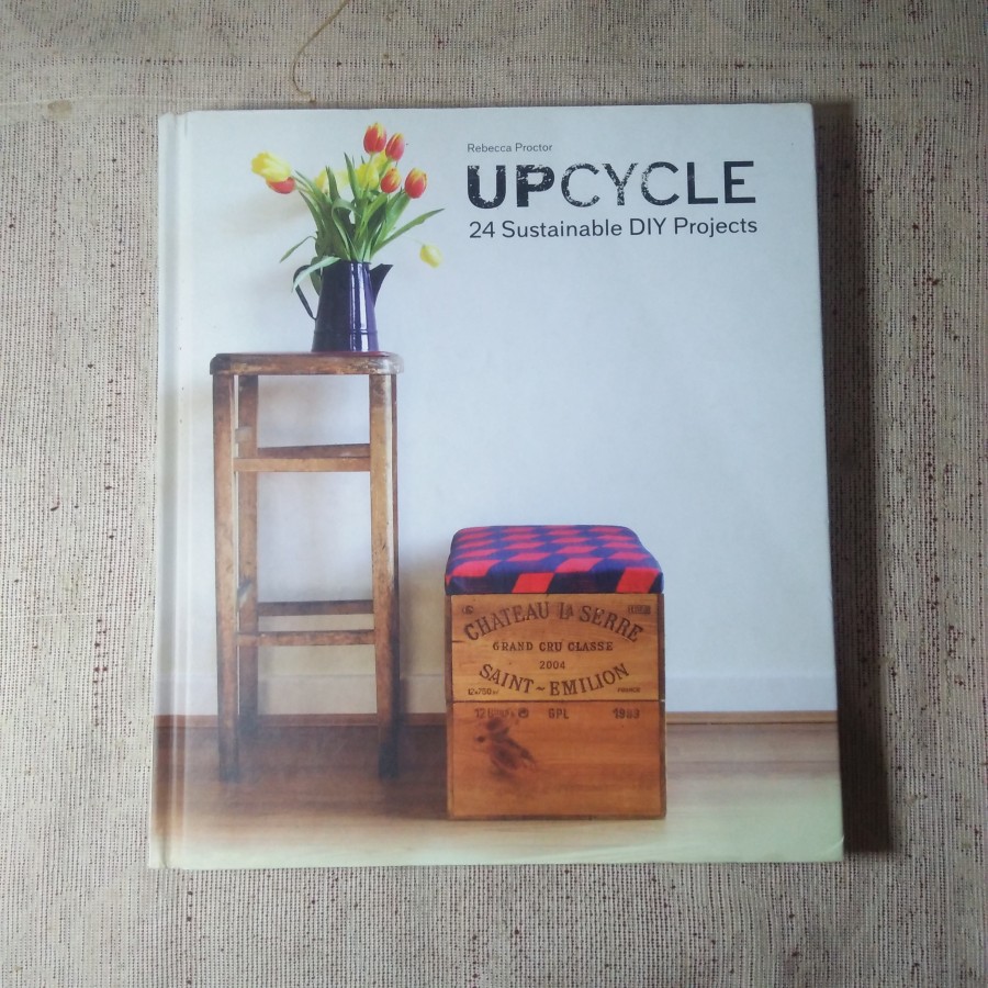 

Upcycle: 24 Sustainable DIY Projects Hardcover