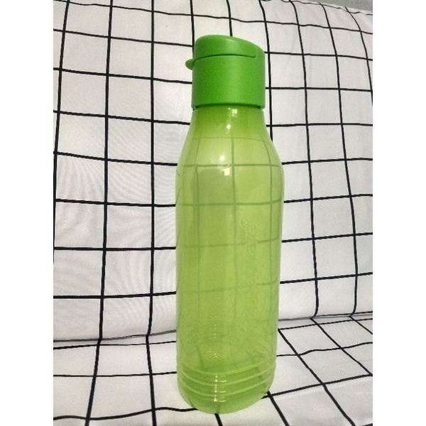 BEST SELLER  Eco Bottle / Groovy Bottle Tupperware 750 ml (Hijau) - Paling Dicari Botol Minum Tupperware BISA DIBAWA KEMANA SAJA DALAM ACARA APAPUN SIMPLE MENARIK PRODUCT PALING BAGUS TERKENAL HITS MURAH TUPPERWARE BARANG KESAYANGAN BANYAKMINAT KEBUMEN
