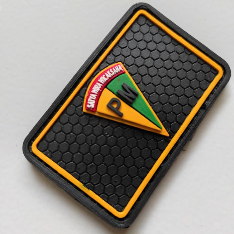 patch rubber logo PM polisi militer kotak dasar hitam/rubber patch polisi militer/tempelan emblem karet velcro