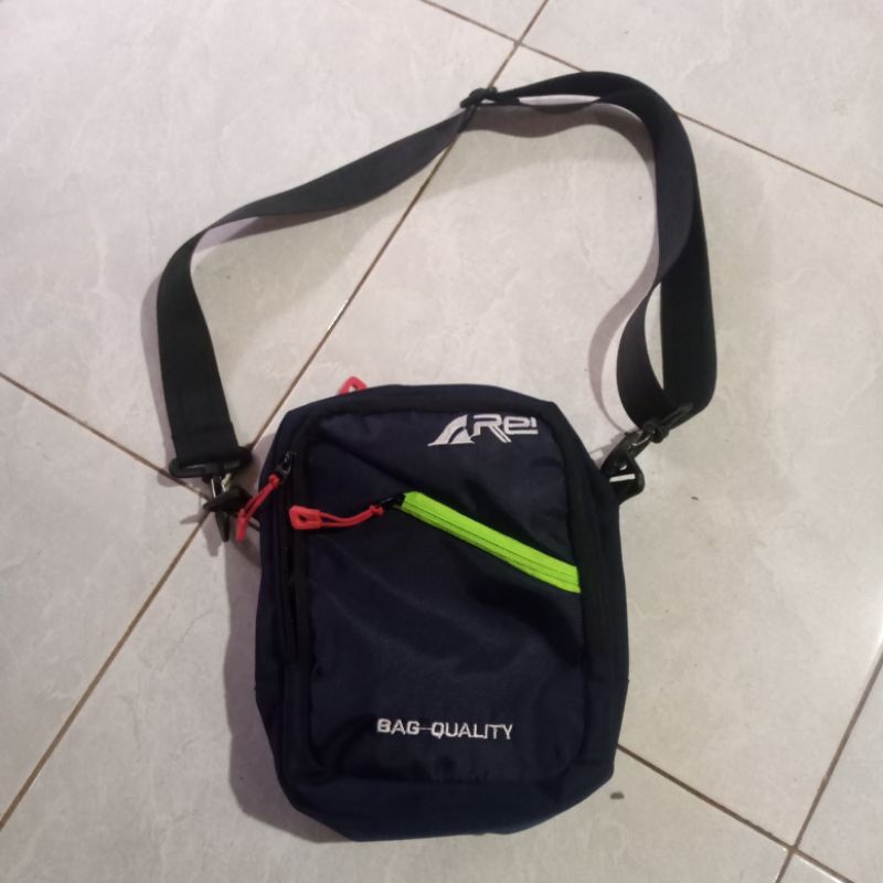 Tas Slempang Pria AREI Warna Navy Selempang Cowok Distro Original