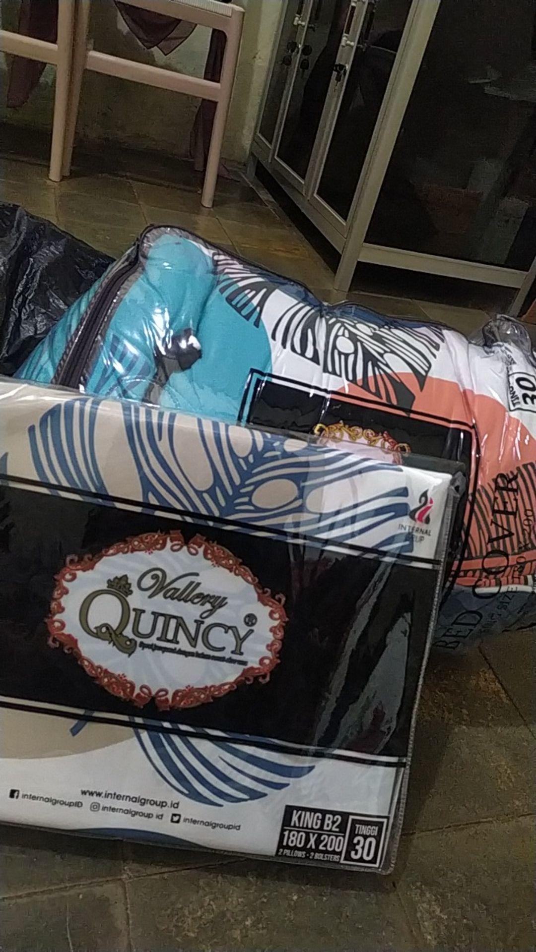 Bedcover Premium Tinggi 30 Cm Vallery Quincy Uk. King (180x200)cm Motif Bertema Biru Dan Laut