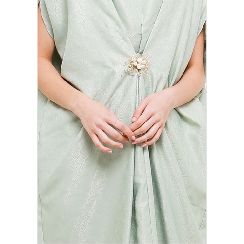 ICONS PLEATED JACQUARD KAFTAN WITH PEARL &amp; XTRAL BROOCH LEBARAN MODERN MEWAH FASHION WANITA MUSLIM TNIC0581BB/0322