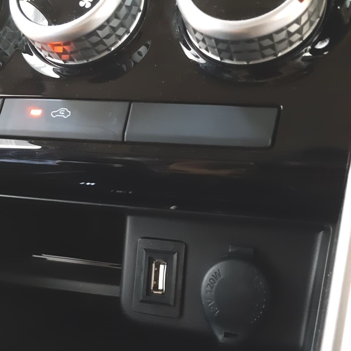 Mobil-Audio-Konektor-Kabel- Colokan Usb Mitsubishi Xpander -Kabel-Konektor-Audio-Mobil.