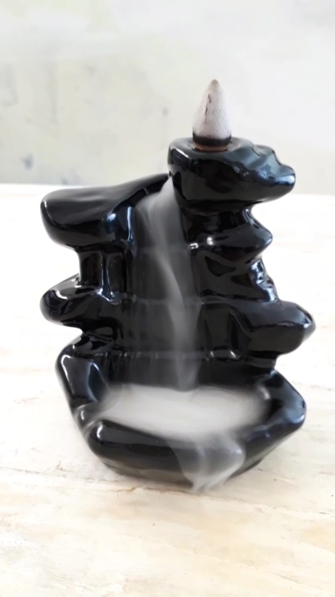 Tempat Dupa / Hiolo Hio Arus Balik Asap Ke Bawah Tebing