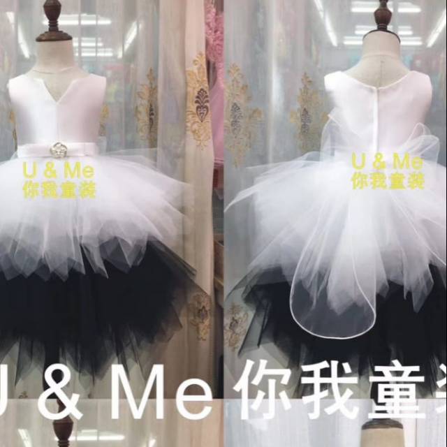 Gaun anak putih hitam U&Me