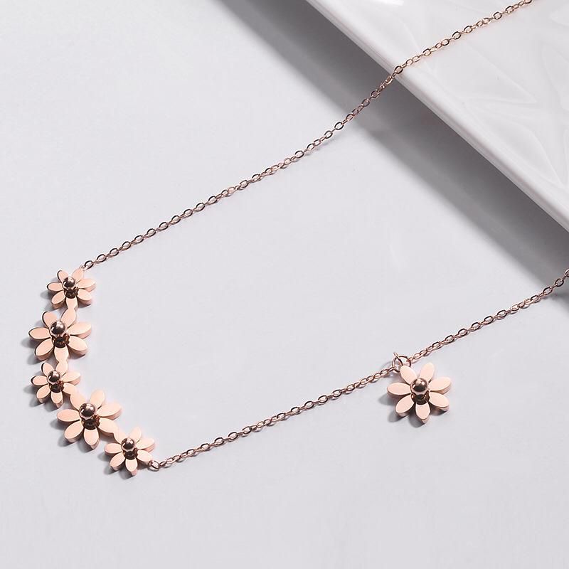 Kalung Bunga Daisy Titanium Anti Karatan