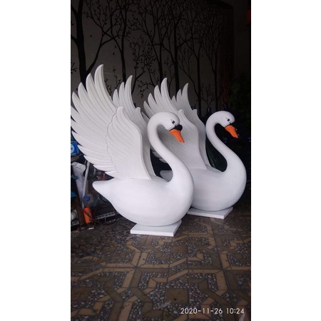 SEPASANG ANGSA DEKORASI