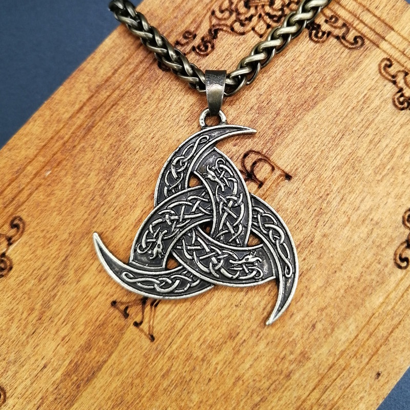 Kalung Liontin Segitiga Naga Celtic Bahan Stainless Steel Gaya Vintage Untuk Pria