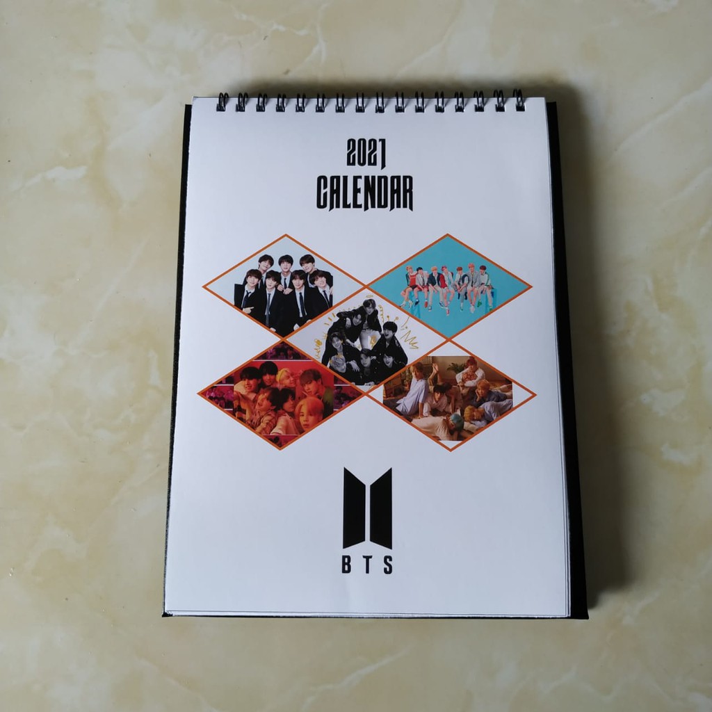 

Kalender Meja 2025 BTS K-Pop Bebas Custom