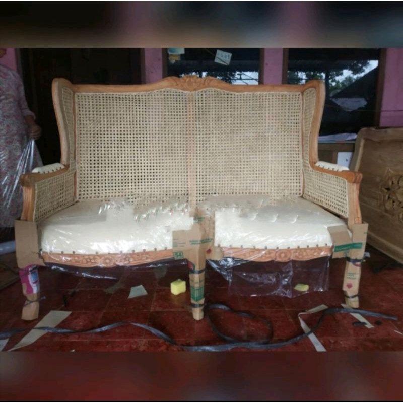 sofa pelaminan mentahan dan jok / kursi pelaminan rotan.