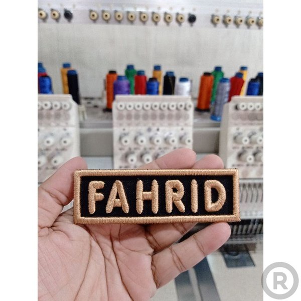 

CUSTOM CETAK NAMA DADA , NAME TAG , BACKGROUND HITAM , BORDIR TIMBUL D , KUALITAS GRADE A Bordir Nama Custom