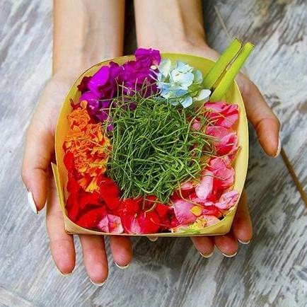 

Promo Awal tahun Canang sari Banten Bali Promo Awal tahun